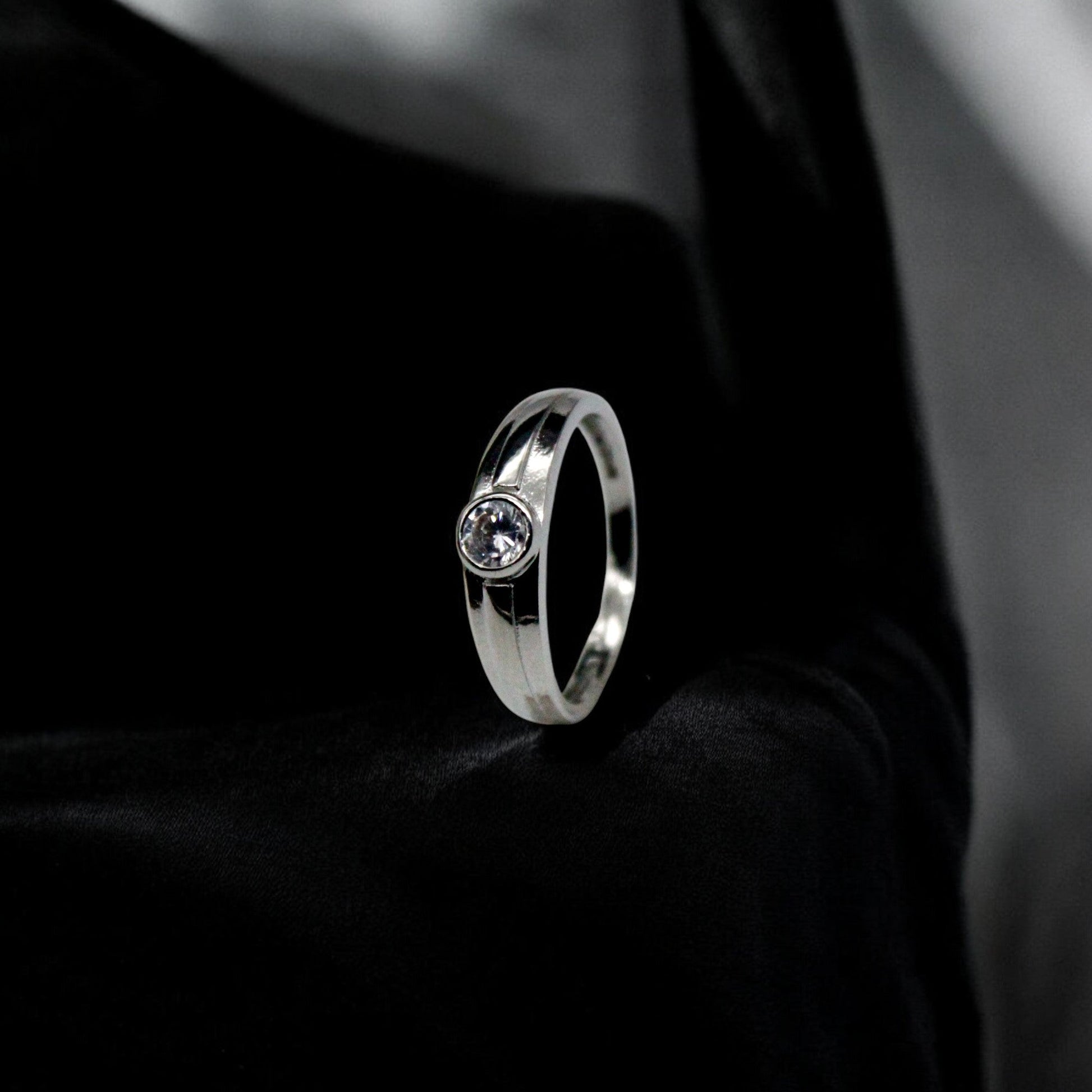 Spot Light Diamond Ring | 925 Sterling Silver - SACH JEWELS