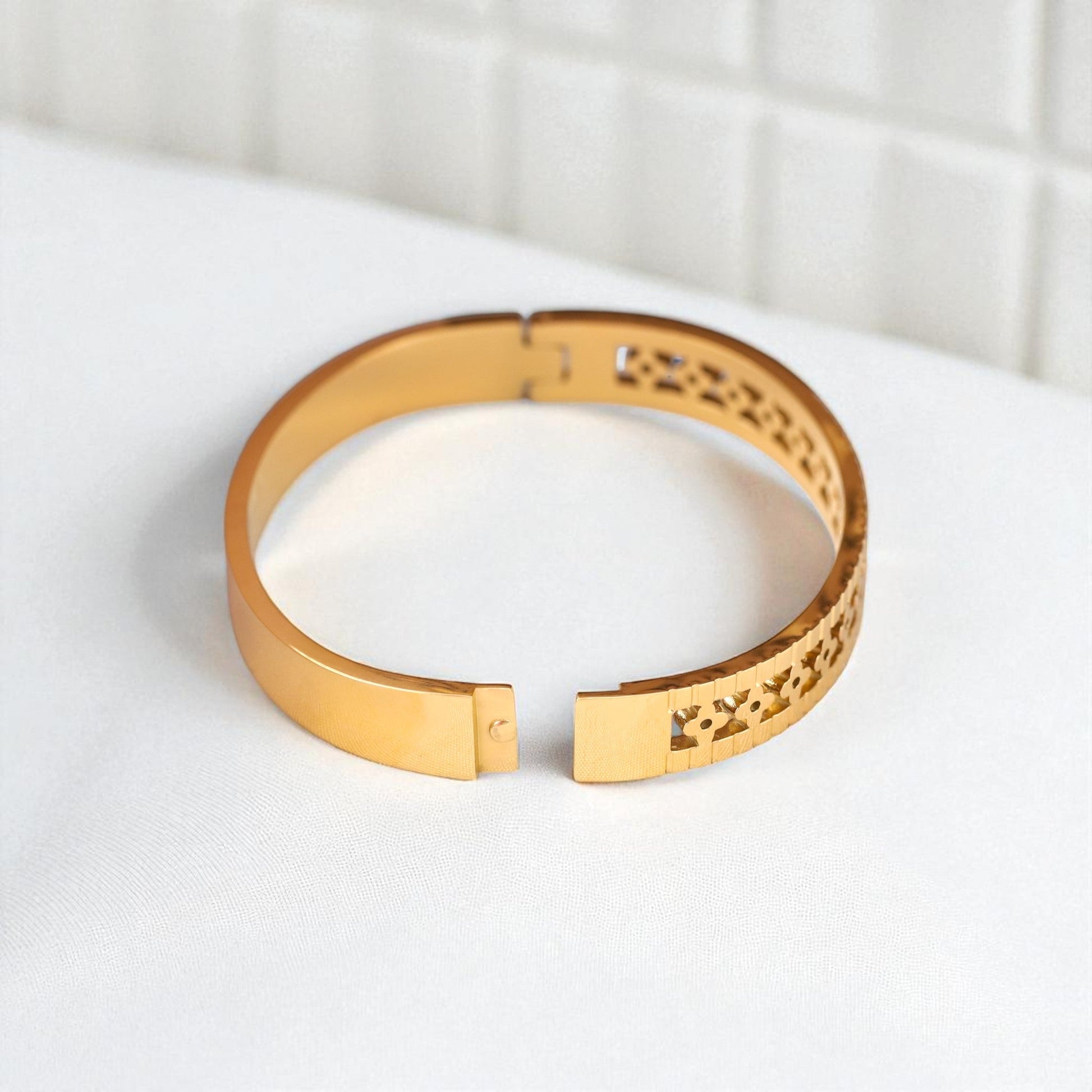 Cuff | Italian Gold Plated SACH JEWELS
