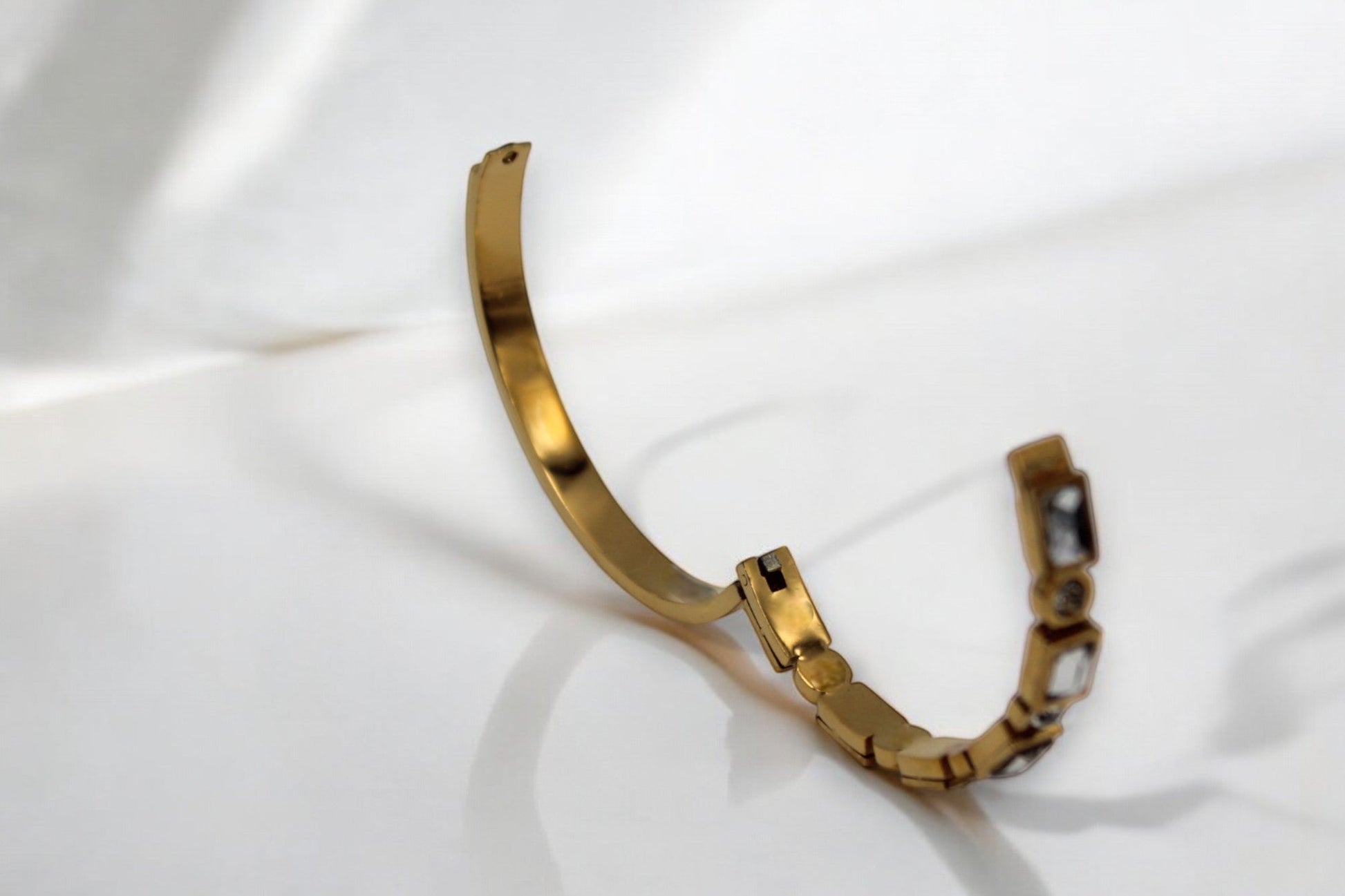 Elegant Women Diamond Bracelet | Italian Gold Plated. - SACH JEWELS